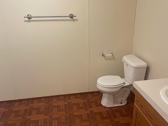 4th image of 700 E 6th St #46