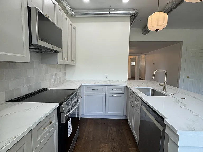510 Winfield St — Photo 11