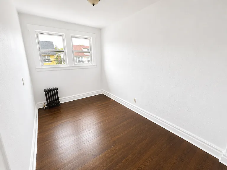 320-322 Kerrigan Blvd #2R — Photo 8