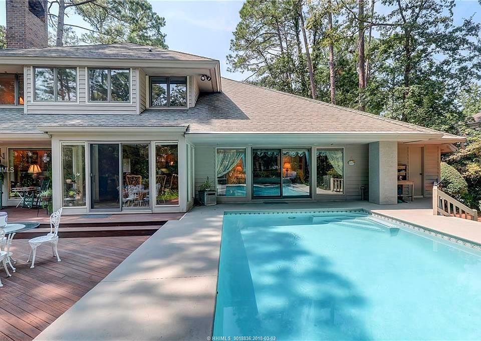 1st image of 6 Cotton Hall Ln