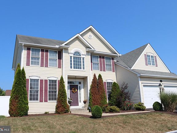 3rd image of 13522 Essex Dr