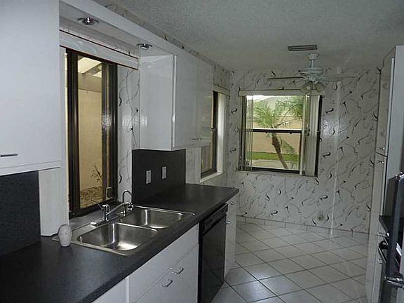 2nd image of 4318 Acacia Cir