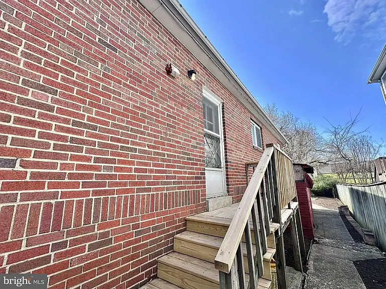1818 N Adams St — Photo 18