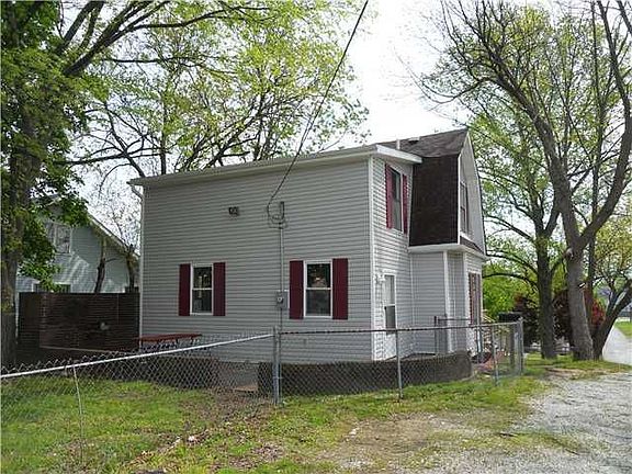 3rd image of 713 Shelby St