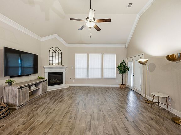 3rd image of 816 Brookstone Ct