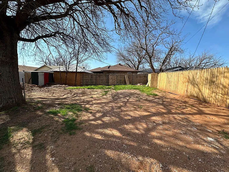 908 Avenue I NW — Photo 4