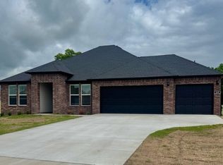 205 N Kit Kat Ct, Siloam Springs, AR 72761