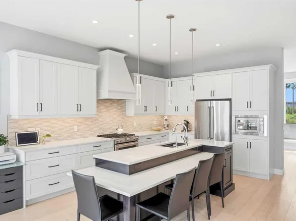 2014 W 6th St NE, Calgary, AB T2E 3Z1