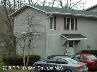 34 Abington Gardens Dr, Clarks Summit, PA 18411