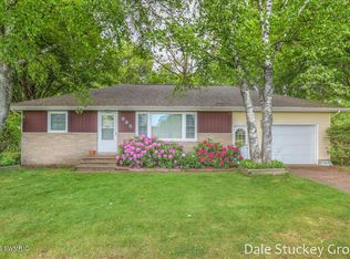 685 E Ellis Rd, Norton Shores, MI 49441