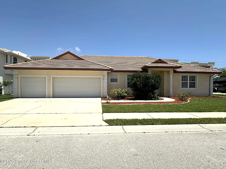 616 Manatee Bay Dr — Photo 2