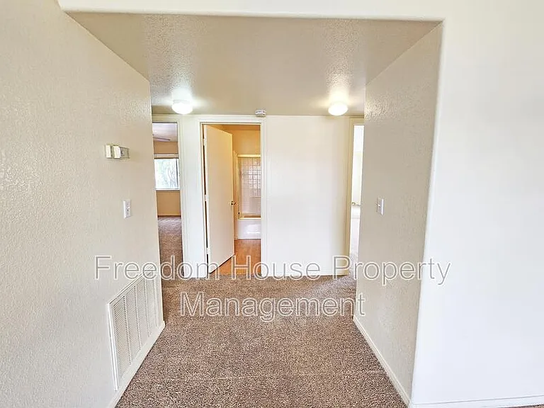 561 Bourbon St #B — Photo 12