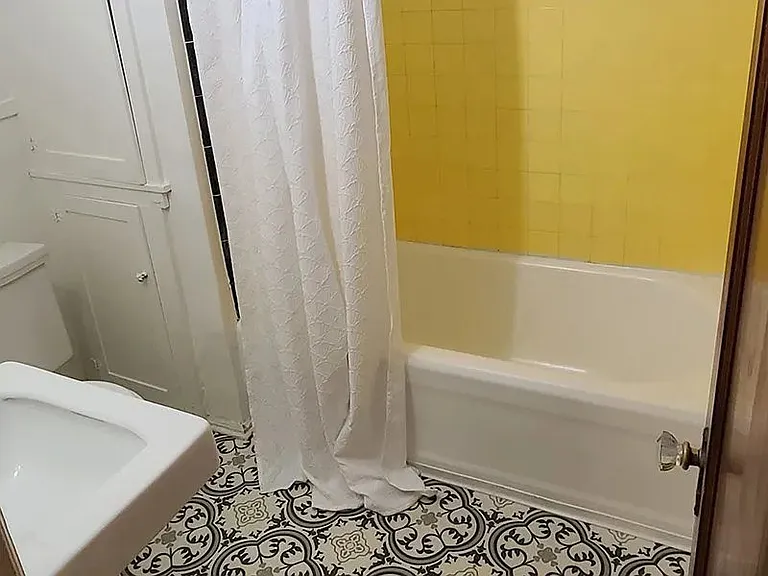 Barbara Worth bathroom