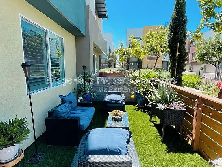 721 Shoreline Rd — Photo 2