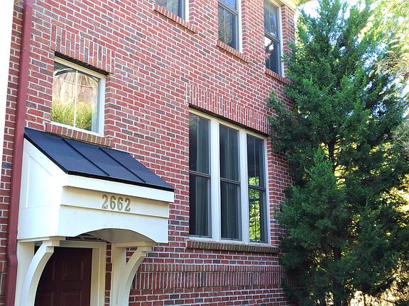 3rd image of 2662 S Kenmore Ct