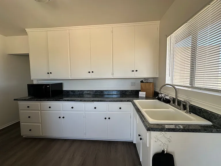 7054 Broad St — Photo 9