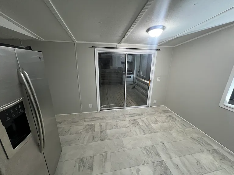 76 Petersburg Ln — Photo 3