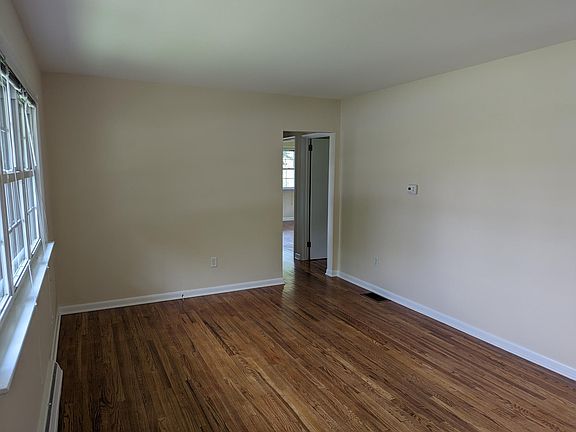 4th image of 212 Herr Ave