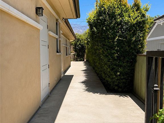 5th image of 475 Cambridge Dr