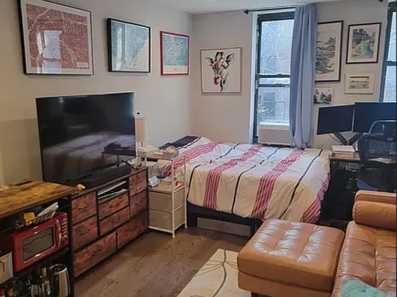 4th image of 310 E 89th St APT 14