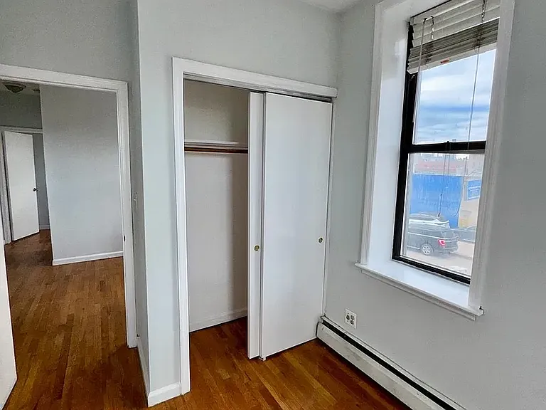 4004 36th Ave #4E — Photo 3