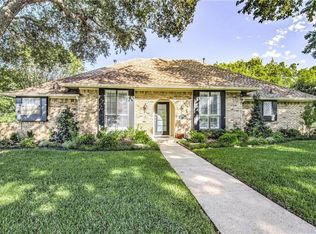 1114 Derbyshire Ln, Carrollton, TX 75007