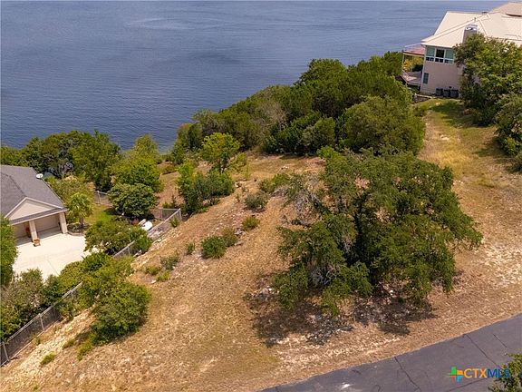 2nd image of 909 Janet Dr