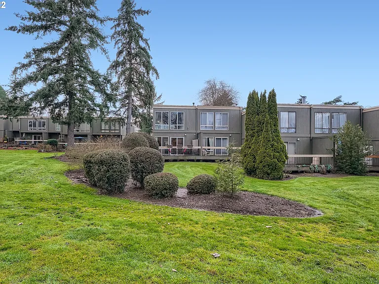 1614 NW Midlake Ln — Photo 22