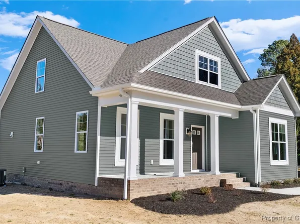 33 Oakland St, Kilmarnock, VA 22482