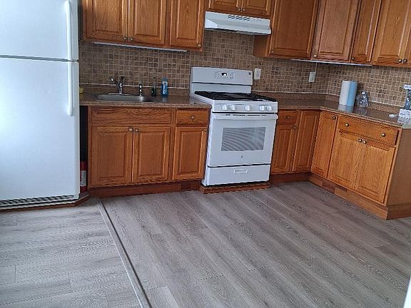 2nd image of 35-51 Vernon Blvd #2