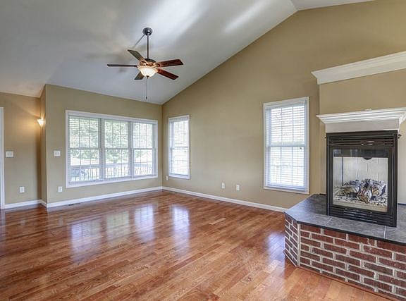 4th image of 501 Prairie Ln
