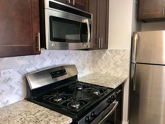 5th image of 747 10th Ave APT 15I