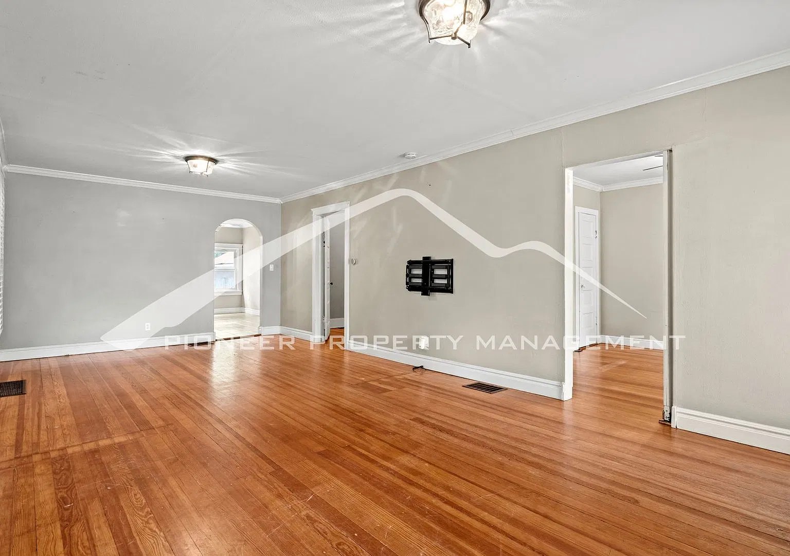 Beautiful Home with 2bd/1bath and Bonus Office/Den, huge private backyard, 1 car garage and off s... — Photo 3