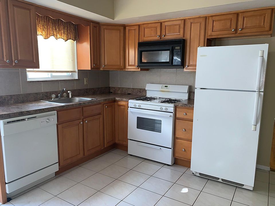 1st image of 423 Klondike Ave #1