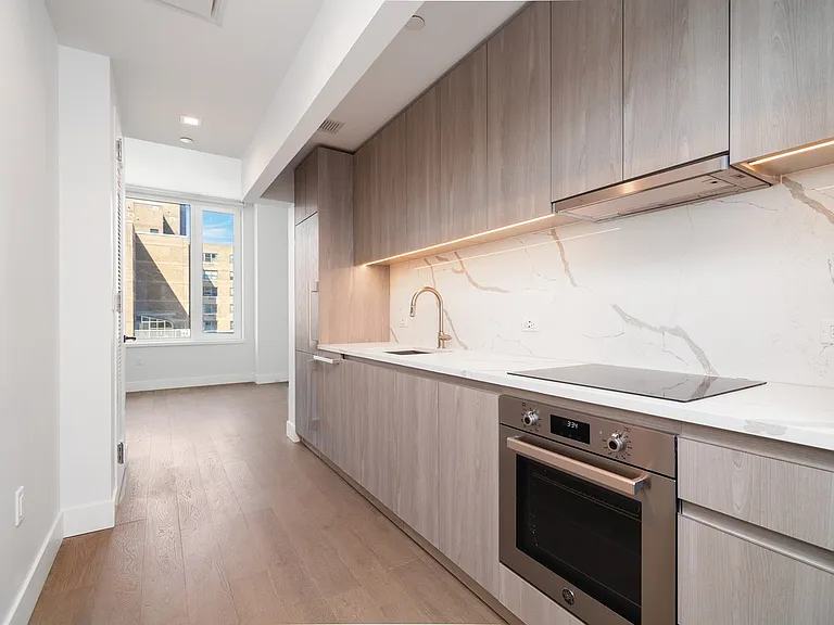 200 E 23rd St #10D — Photo 2