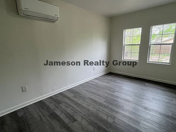 5th image of 2130 N Stonewall Ave