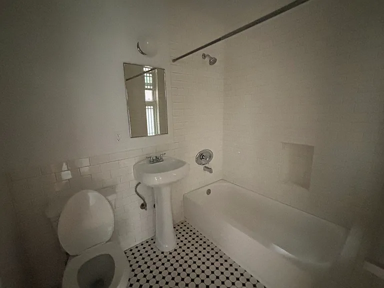 821 S Serrano Ave #4 — Photo 6