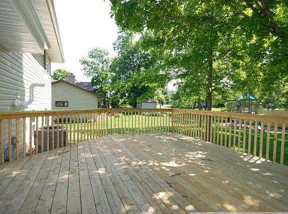 3rd image of 8109 Lad Parkway N
