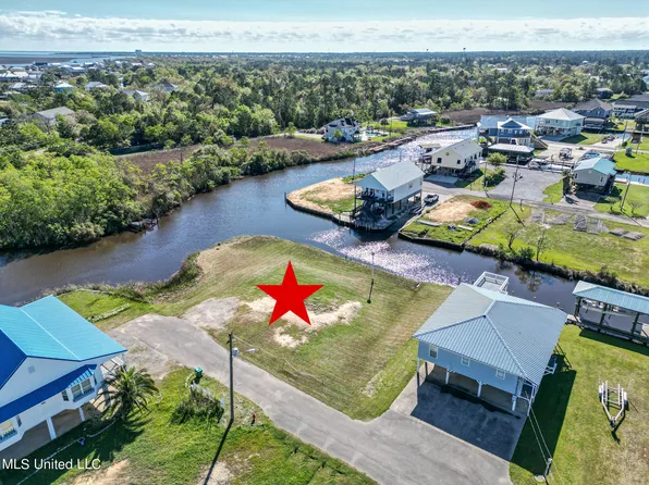 11056 Montana St #10, Bay Saint Louis, MS 39520