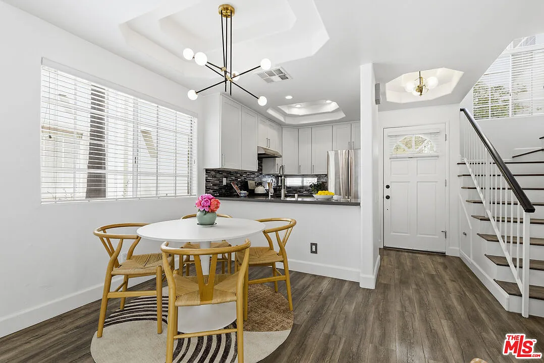2 bed, 2.5 bath, 923 sqft, $3,500 — Photo 3