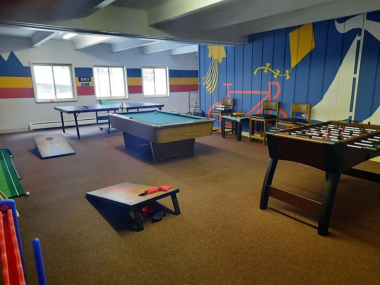 Clubhouse with pool, ping pong and many games.