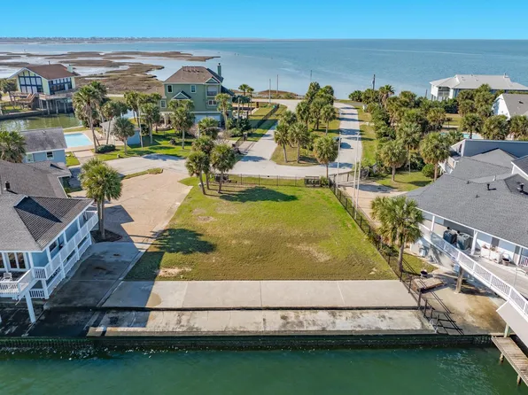 3908 Bob Smith Dr, Galveston, TX 77554