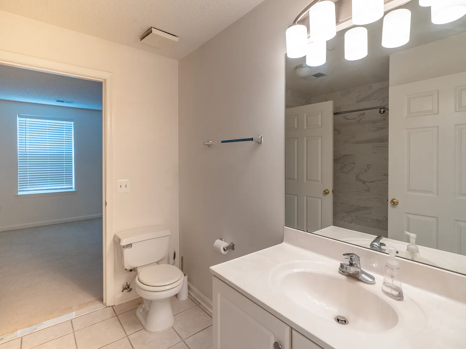 2 bed, 1100 sqft, $2,200 — Photo 2