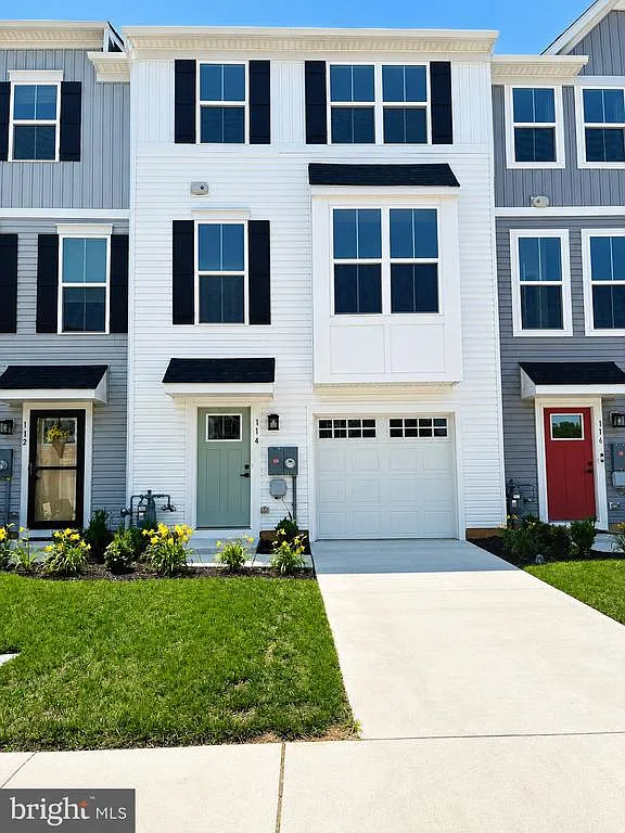 3 bed, 4.0 bath, 1995 sqft, $3,200 — Photo 1