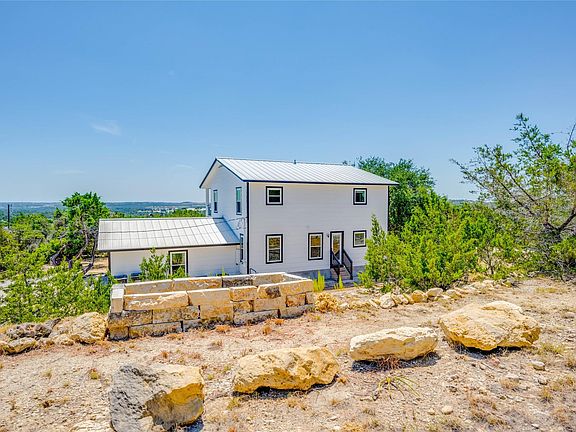 3rd image of 1805 Spring Valley Dr