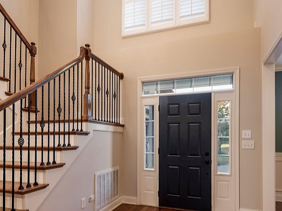 2nd image of 1526 Laurens Glen Ln
