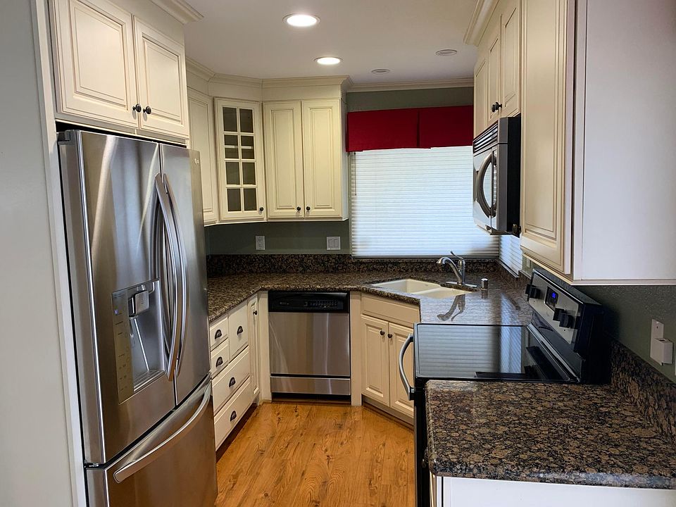 1st image of 155 Oak Forest Cir