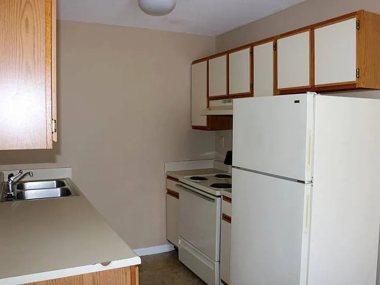 Christopher's Crossing Apartments — Photo 4