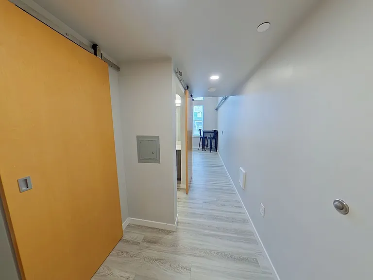 Ferry Street Flats - Modern Studios and Lofted units right by campus! — Photo 45