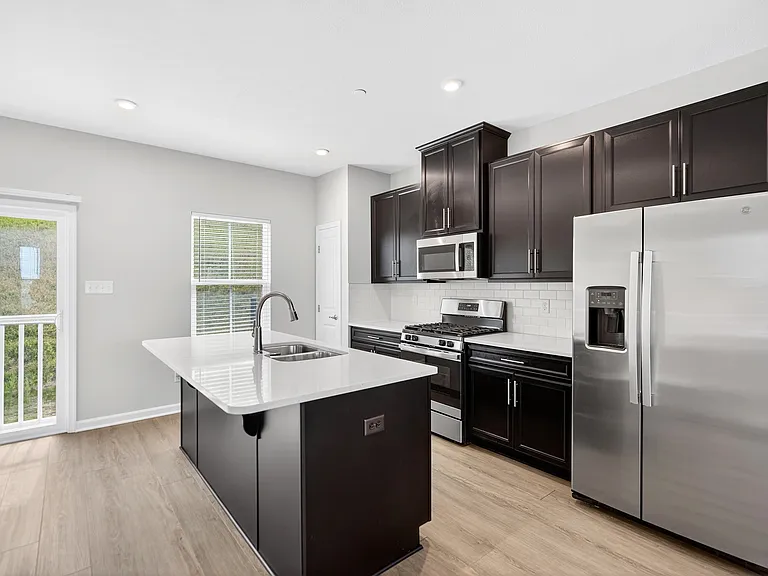 526 Dogwood Ln — Photo 8